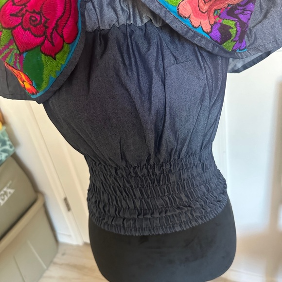 Women's Handmade Floral Embroidered Mexican Crop Top Blouse - Size Small/medium - Picture 3 of 10